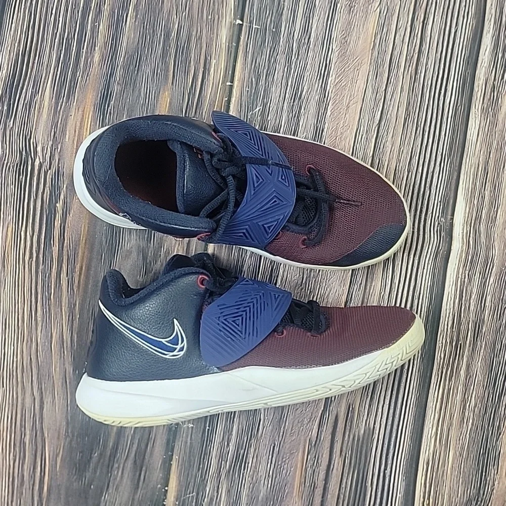 Boys 7Y Nike shoes